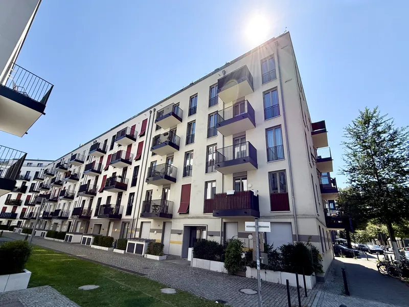 Hochwertige Neubauwohnung im "NO. 1 Charlottenburg" mit zwei Balkonen und TG-Stellplatz an der Spree — photo 1